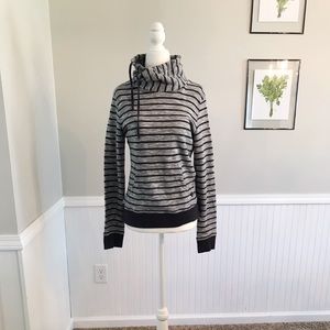 Sperry Hooded Sweatshirt-missing string